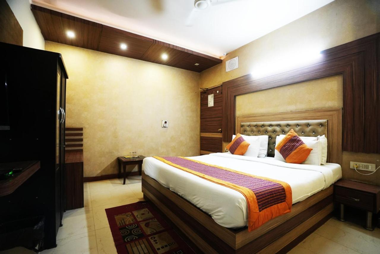 Hotel Classic New Delhi Exterior photo